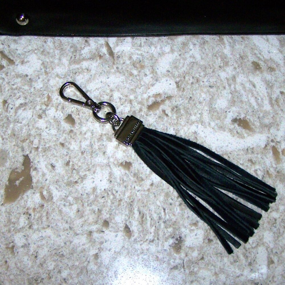 Tiganello Black Leather Shoulder Bag with Matching Key Fob - Picture 9 of 10